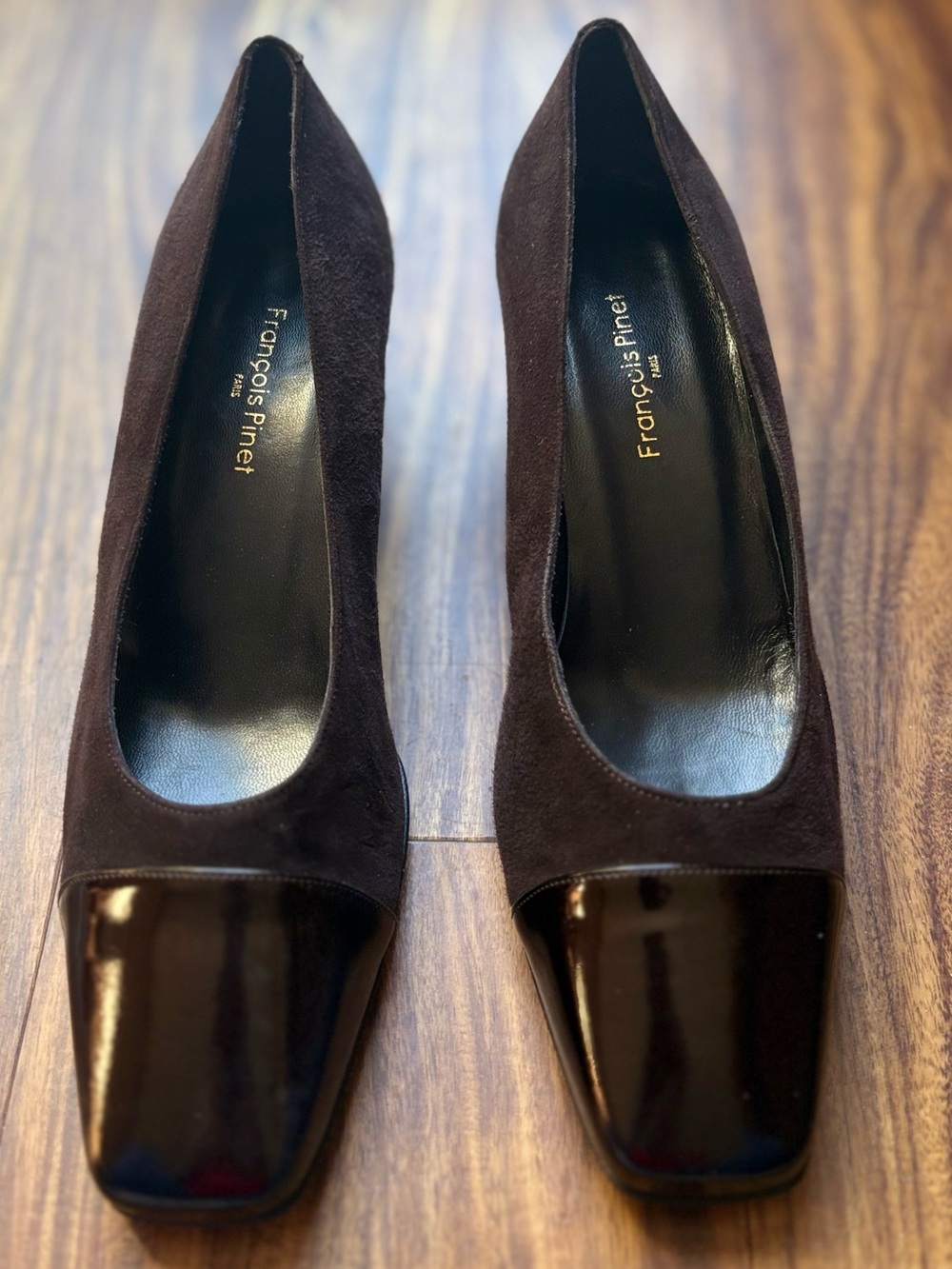 François Pinet Paris, model 72637 Suede & Leather Patent Heels Pumps 37.5/7.5 US